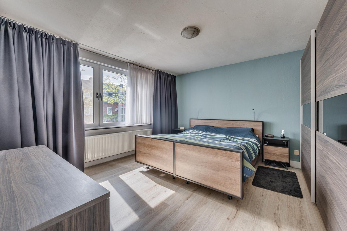 Tussenwoning te koop: Manresastraat 35, Venlo
