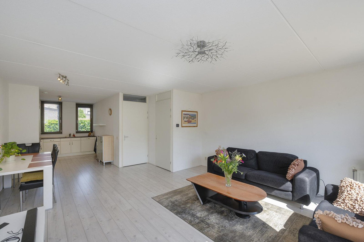 Tussenwoning te koop: Juwelenstraat 7, Almere