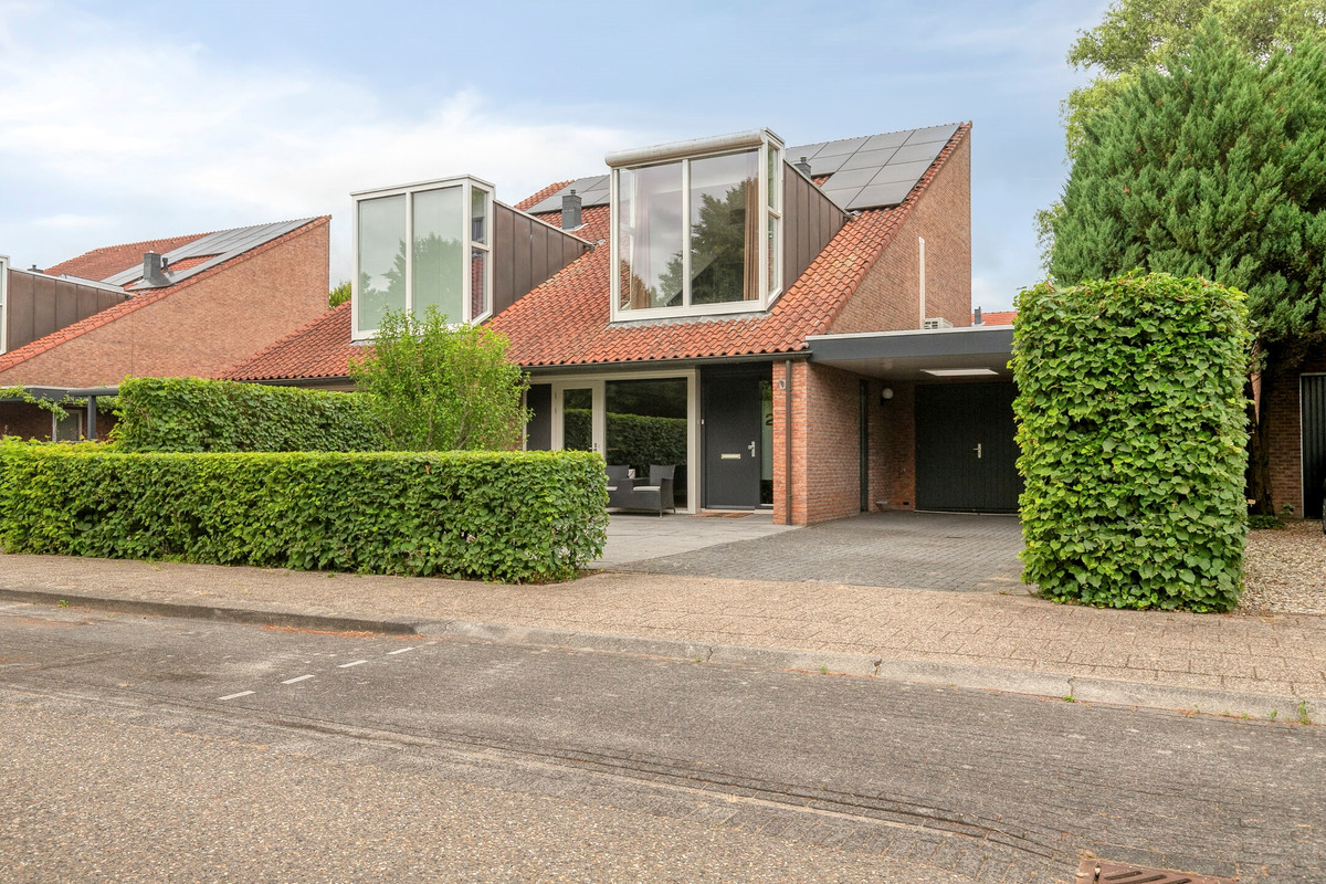 Twee-onder-één-kap te koop: Boomkleverlaan 243, Zeewolde