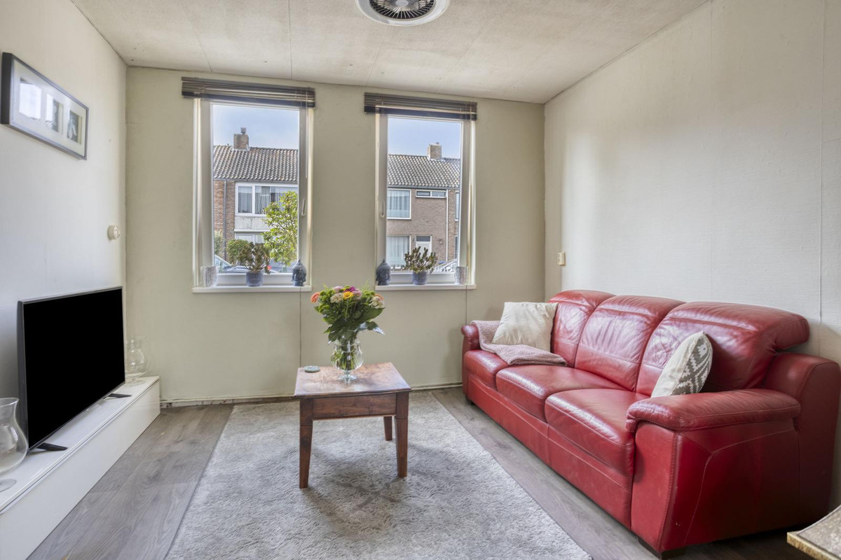 Tussenwoning te koop: Wethouder Jonkersstraat 48, Halsteren