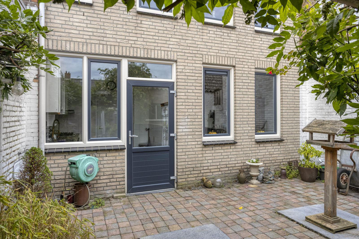 Tussenwoning te koop: Wethouder Jonkersstraat 48, Halsteren