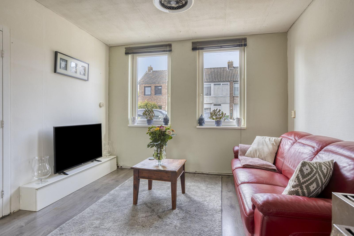 Tussenwoning te koop: Wethouder Jonkersstraat 48, Halsteren