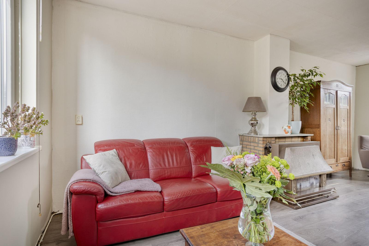 Tussenwoning te koop: Wethouder Jonkersstraat 48, Halsteren