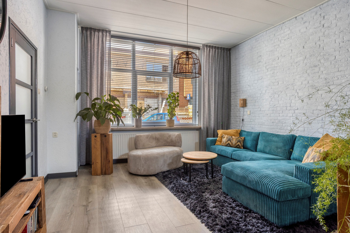Tussenwoning te koop: Burgemeester Van Hasseltstraat 35, Bergen Op Zoom