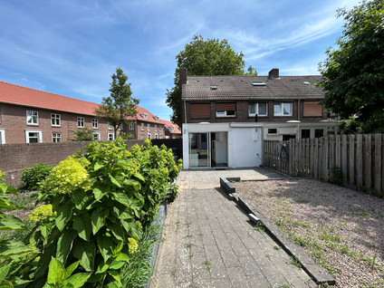 Karel Van Den Oeverstraat 2