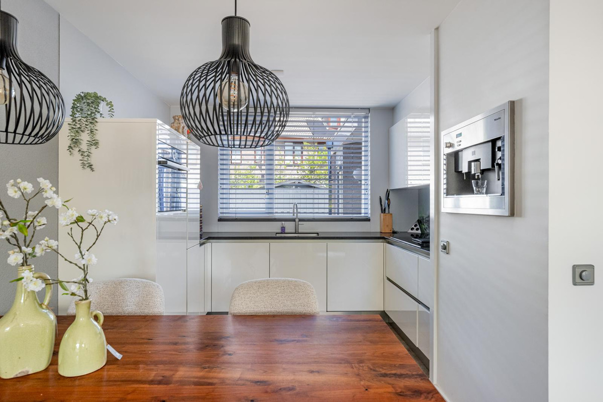 Tussenwoning te koop: Zwaluw 160, Ridderkerk
