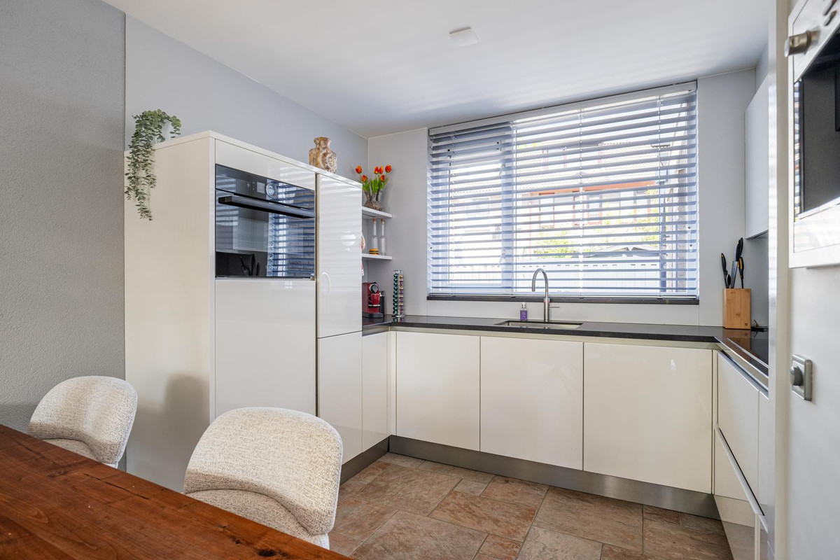 Tussenwoning te koop: Zwaluw 160, Ridderkerk