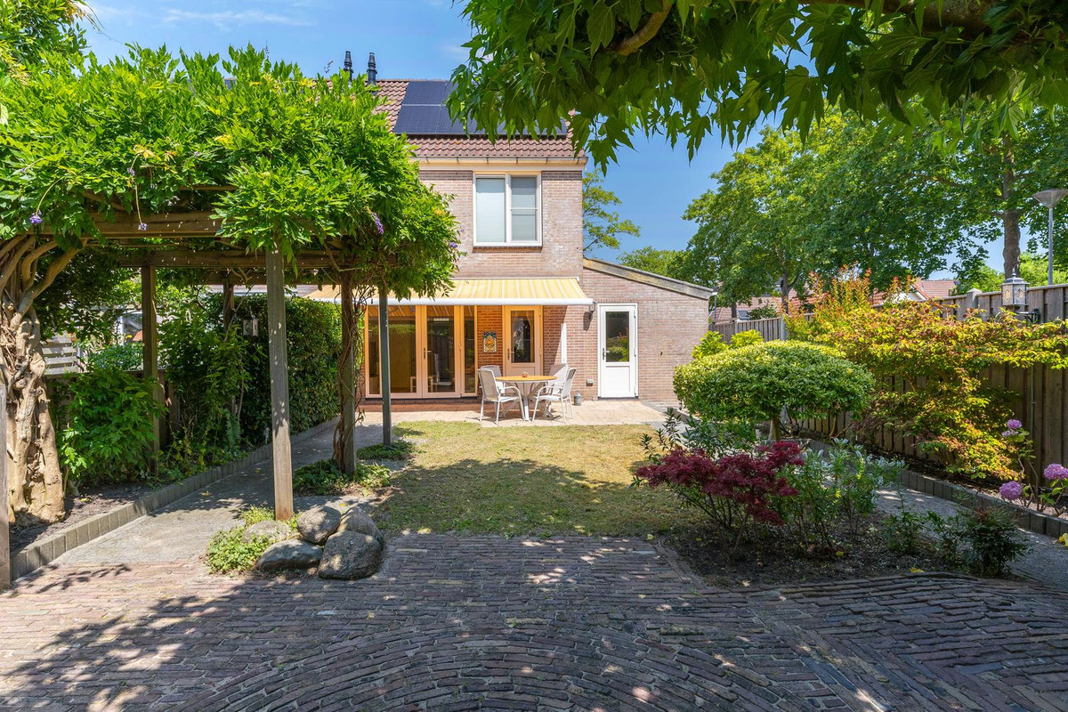 Hoekwoning te koop: Weegbree 172, Zwaag