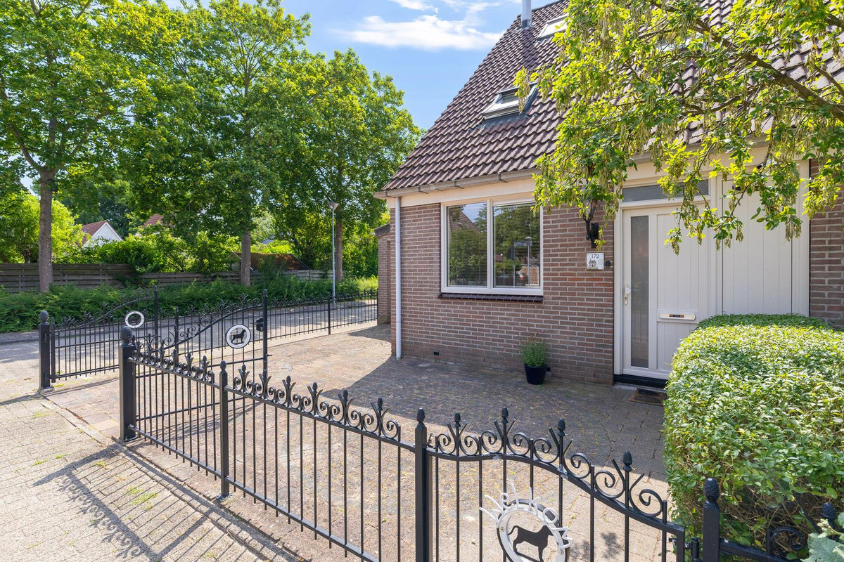 Hoekwoning te koop: Weegbree 172, Zwaag