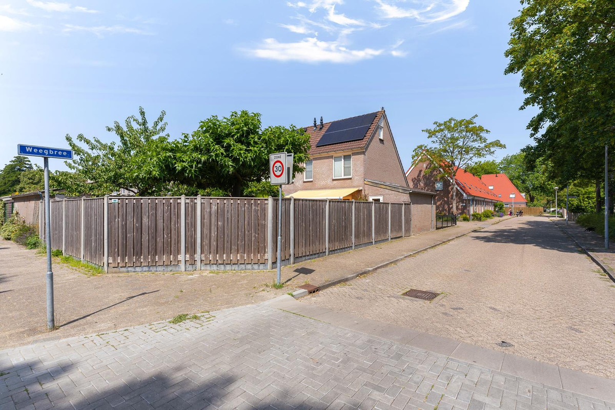 Hoekwoning te koop: Weegbree 172, Zwaag