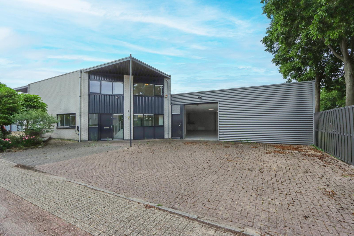 Tussenwoning te huur: Fioringrasstraat 45, Almere