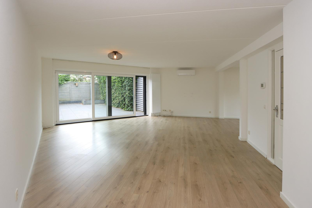 Tussenwoning te huur: Fioringrasstraat 45, Almere