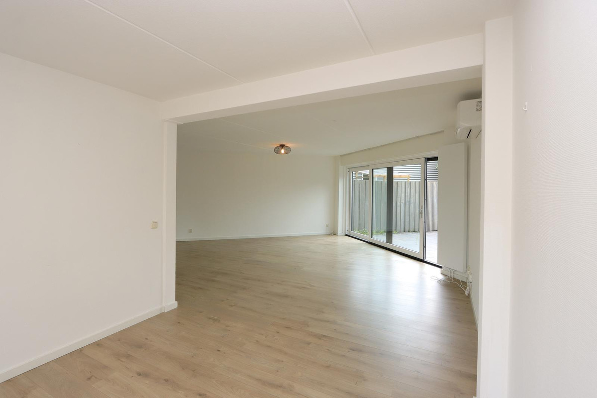 Tussenwoning te huur: Fioringrasstraat 45, Almere