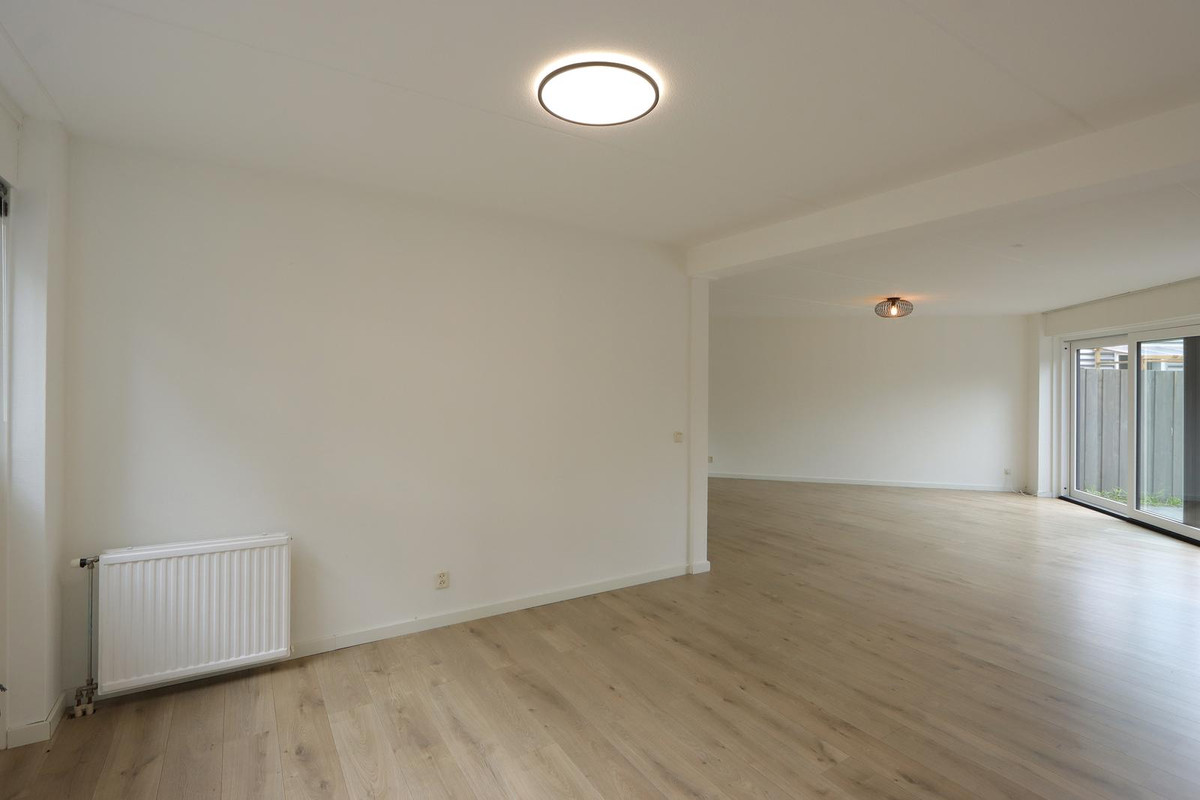 Tussenwoning te huur: Fioringrasstraat 45, Almere