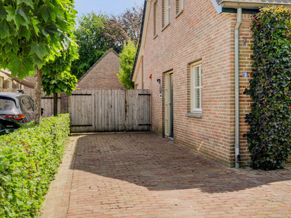 Bieshof 4