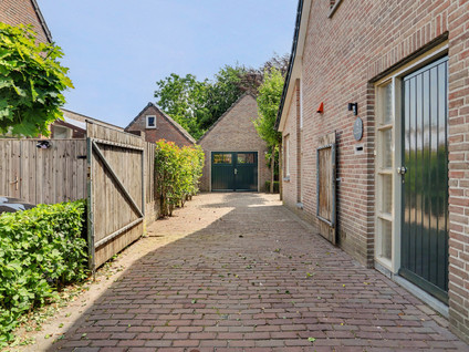 Bieshof 4