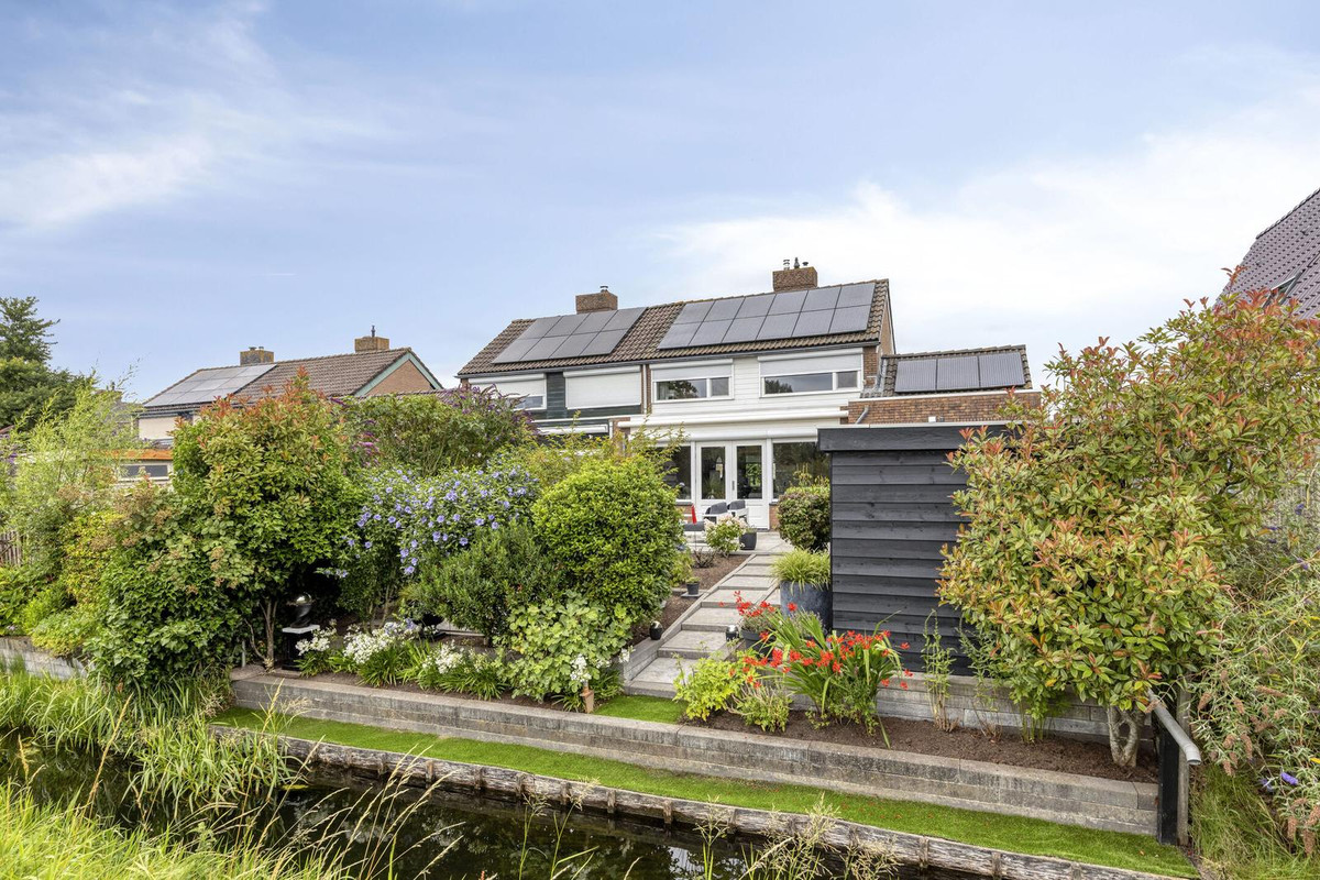 Hoekwoning te koop: Pieter van Oldenborghlaan 17, Willemstad