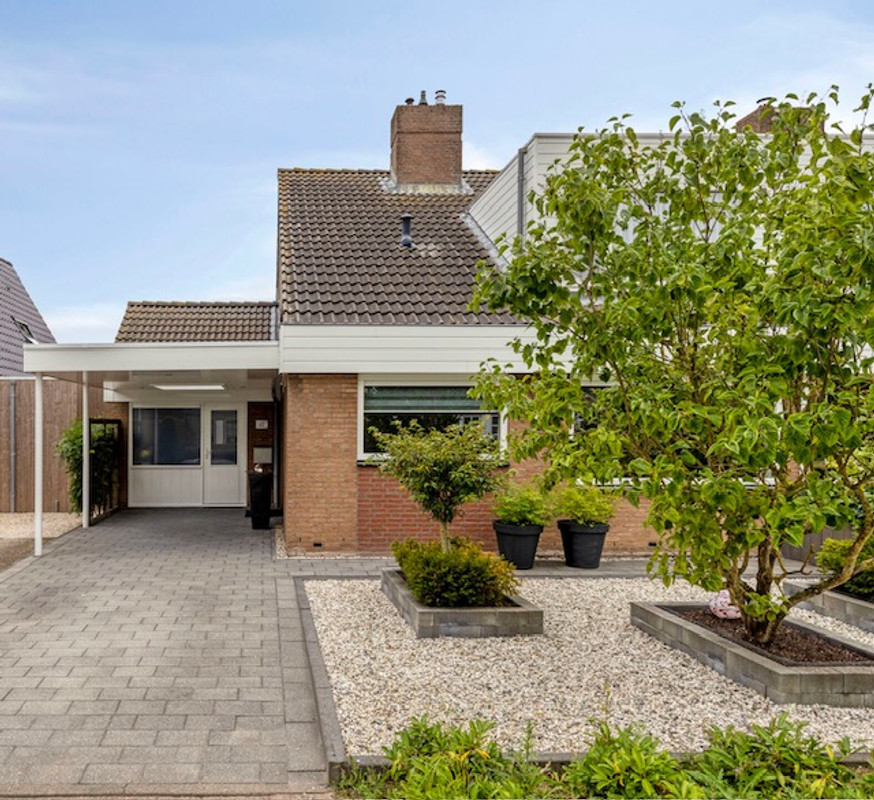 Hoekwoning te koop: Pieter van Oldenborghlaan 17, Willemstad