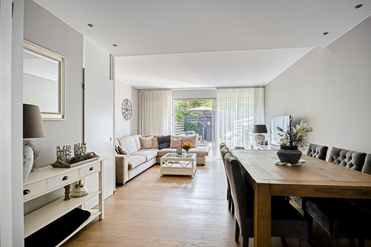 Tussenwoning te koop: Lemsteraakwerf 5, Leiden