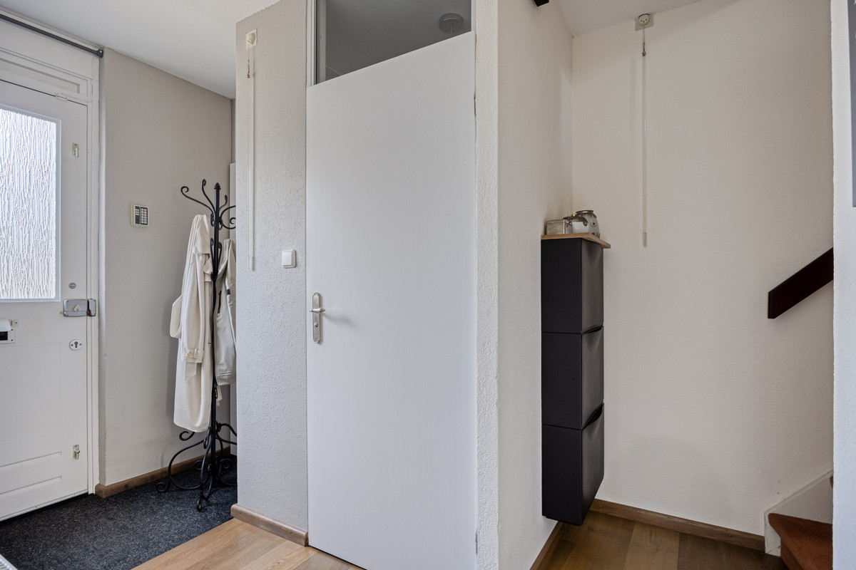 Tussenwoning te koop: Lemsteraakwerf 5, Leiden