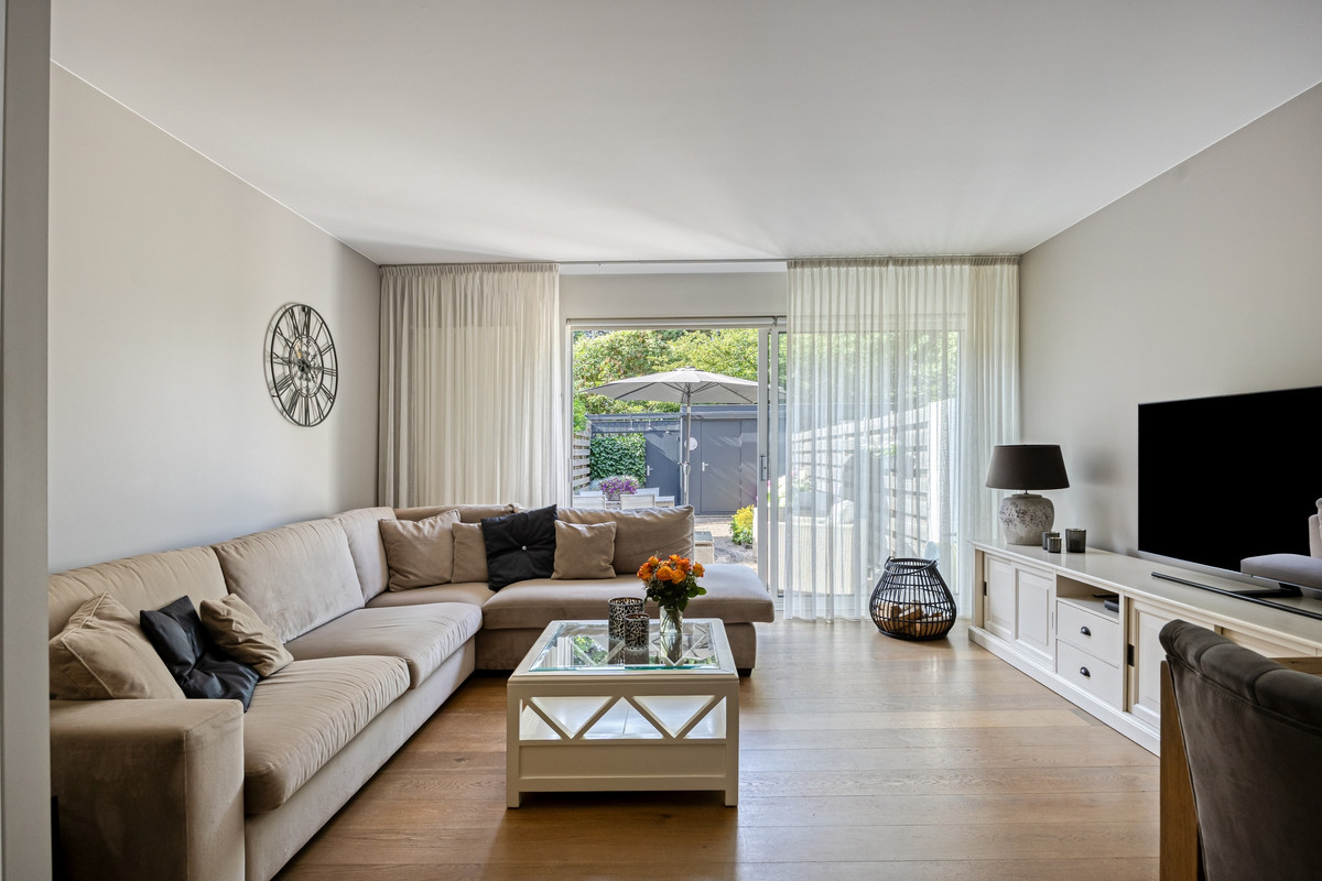 Tussenwoning te koop: Lemsteraakwerf 5, Leiden
