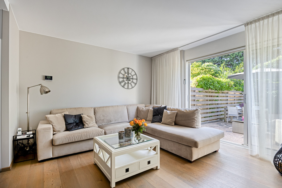 Tussenwoning te koop: Lemsteraakwerf 5, Leiden