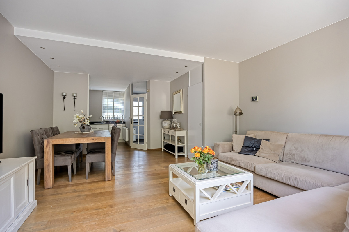 Tussenwoning te koop: Lemsteraakwerf 5, Leiden