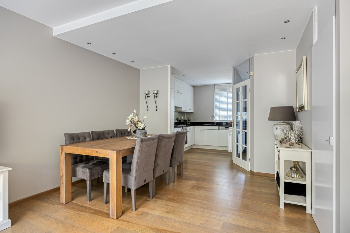 Tussenwoning te koop: Lemsteraakwerf 5, Leiden