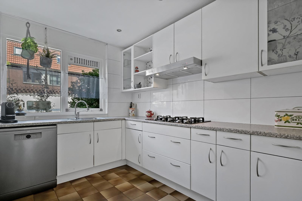 Hoekwoning te koop: Dr. J. Presserstraat 337, 'S-Gravenhage