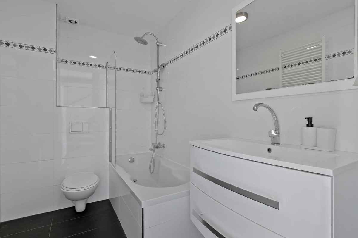 Hoekwoning te koop: Dr. J. Presserstraat 337, 'S-Gravenhage