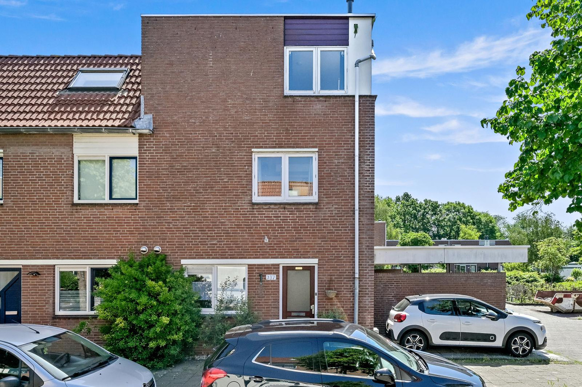 Hoekwoning te koop: Dr. J. Presserstraat 337, 'S-Gravenhage