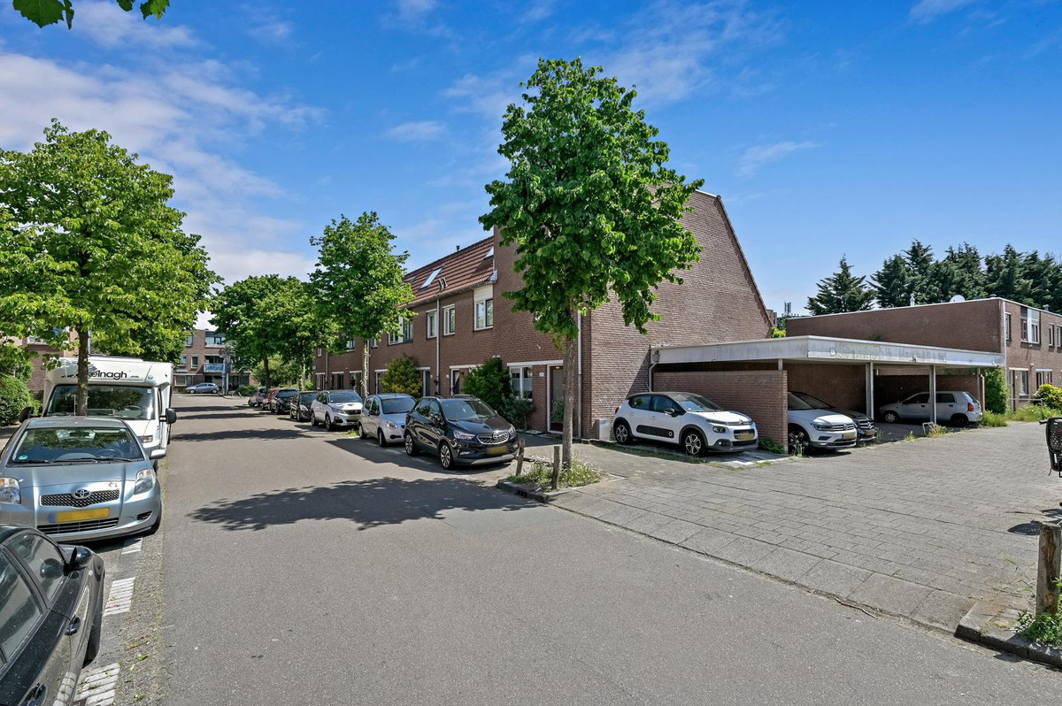 Hoekwoning te koop: Dr. J. Presserstraat 337, 'S-Gravenhage