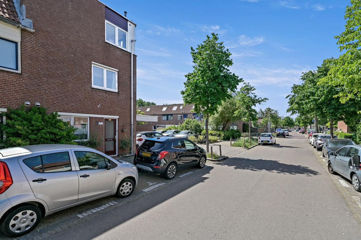 Hoekwoning te koop: Dr. J. Presserstraat 337, 'S-Gravenhage