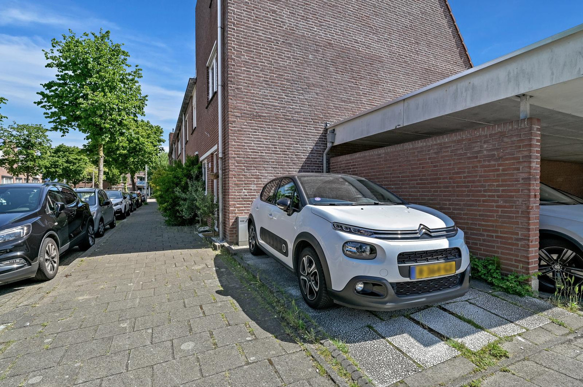 Hoekwoning te koop: Dr. J. Presserstraat 337, 'S-Gravenhage