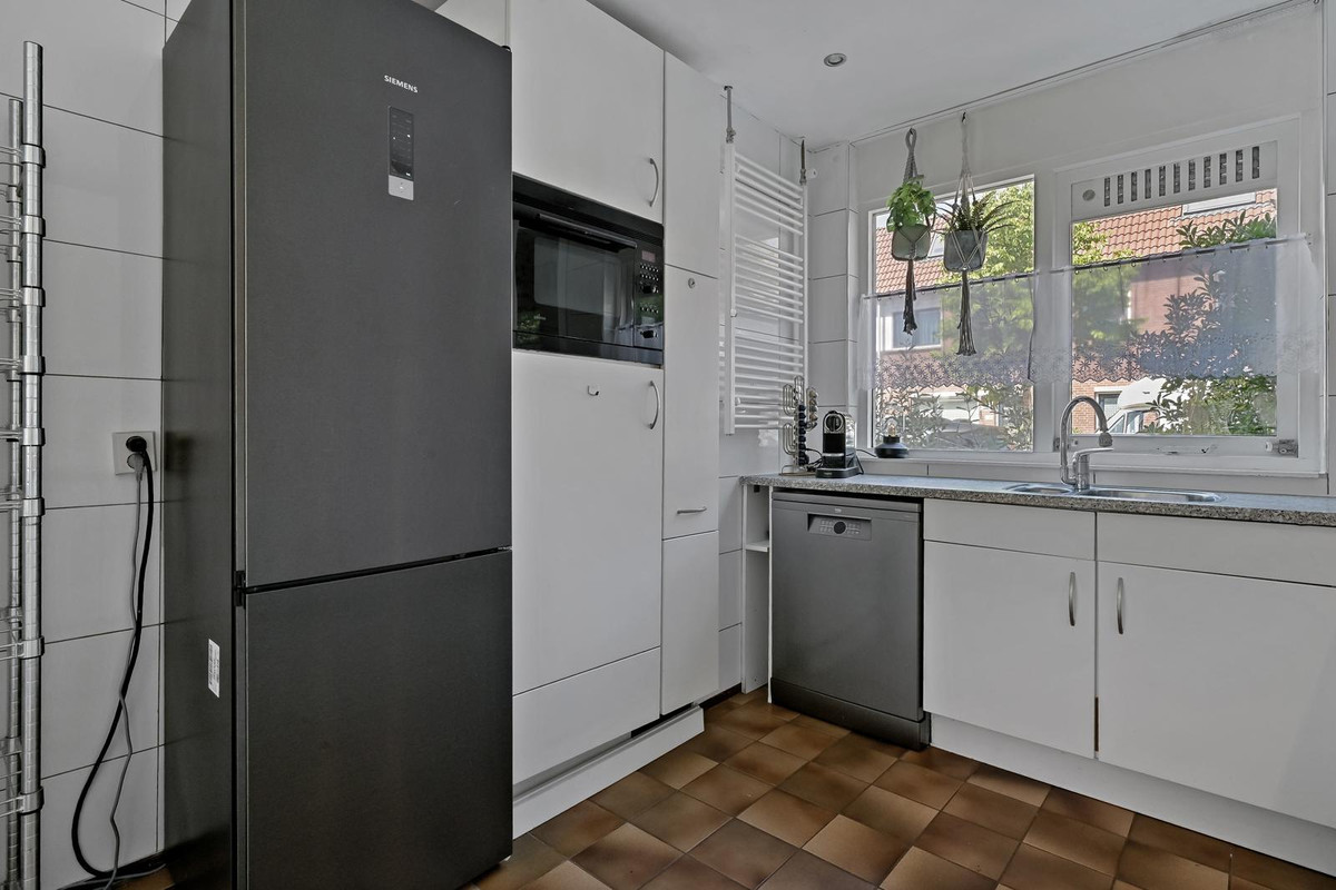 Hoekwoning te koop: Dr. J. Presserstraat 337, 'S-Gravenhage