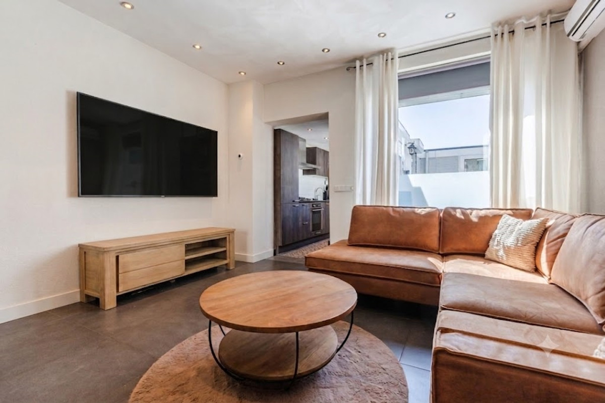 Tussenwoning te koop: Van Heutszstraat 27, Tilburg
