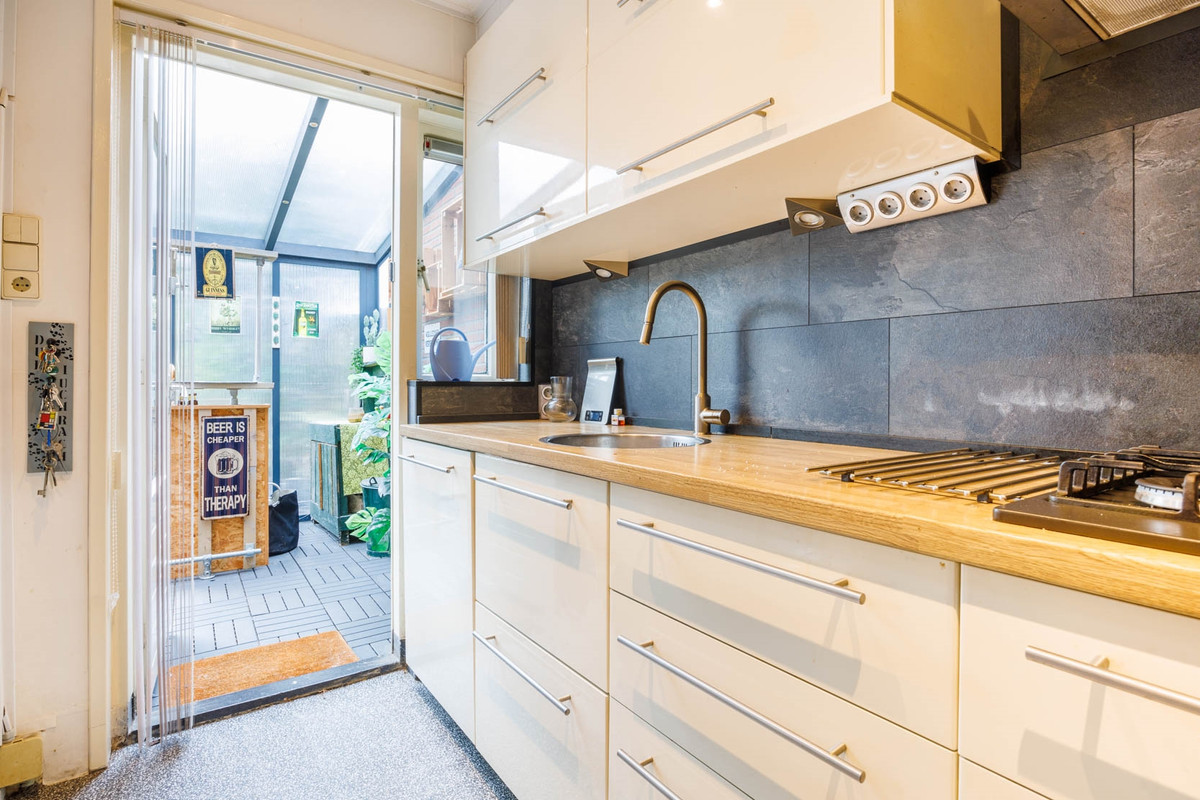 Tussenwoning te koop: Tomatenstraat 49, Leiden