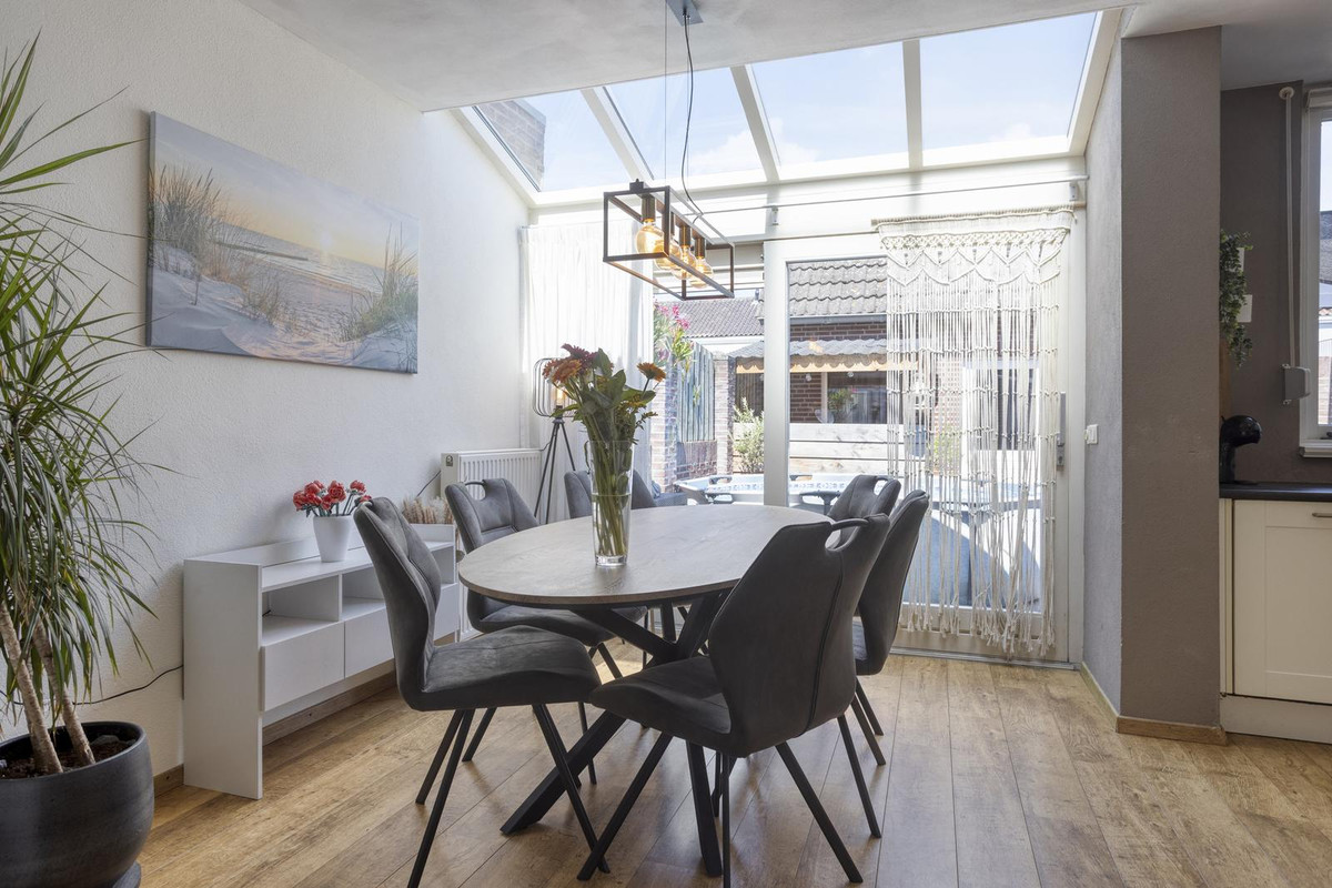 Tussenwoning te koop: Wethouder Jonkersstraat 50, Halsteren