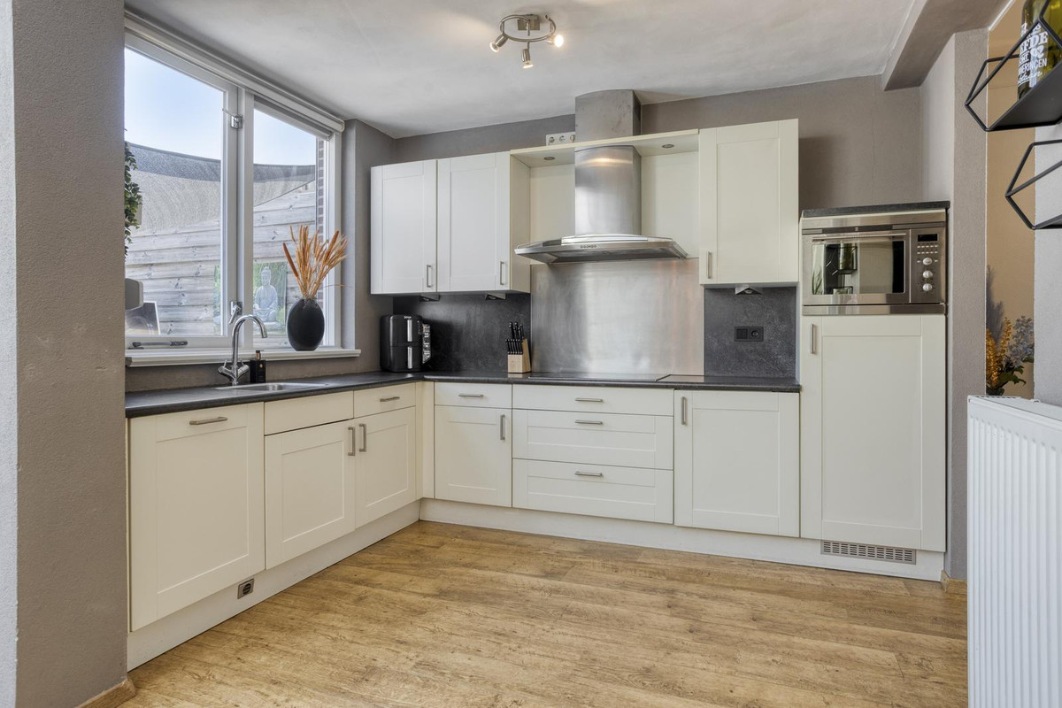 Tussenwoning te koop: Wethouder Jonkersstraat 50, Halsteren