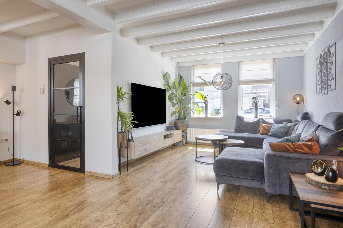 Tussenwoning te koop: Wethouder Jonkersstraat 50, Halsteren