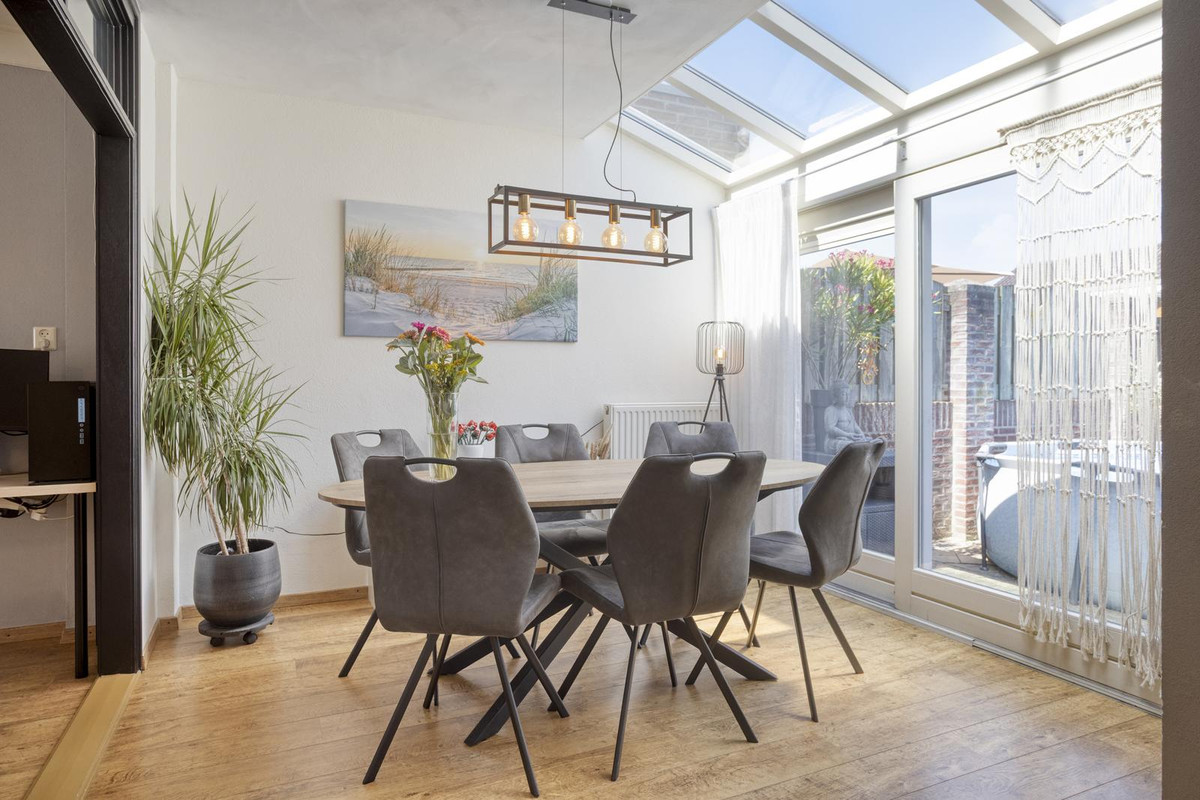 Tussenwoning te koop: Wethouder Jonkersstraat 50, Halsteren