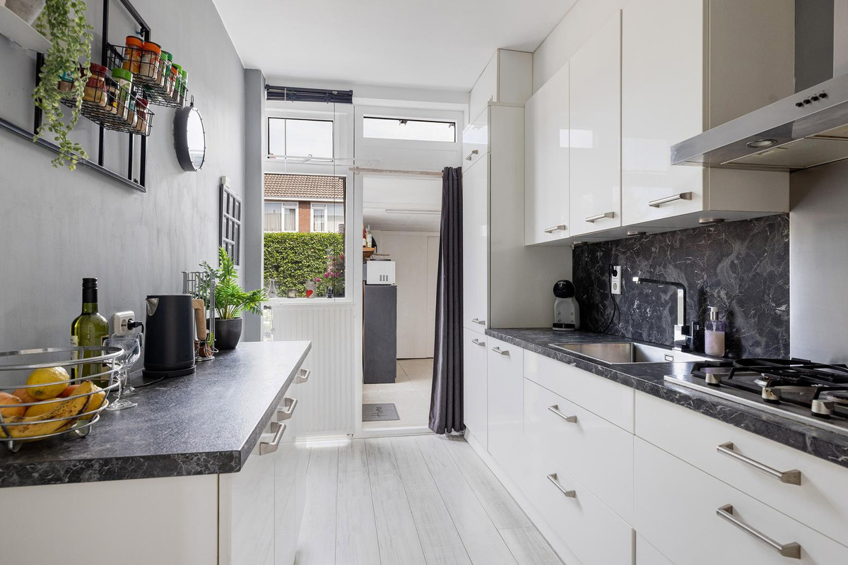 Tussenwoning te koop: Europalaan 96, Nieuwerkerk A/D Ijssel