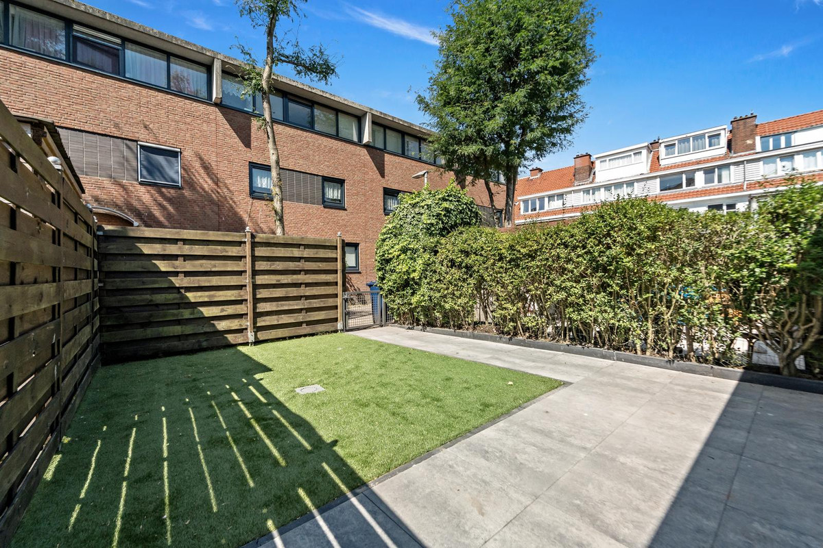 Tussenwoning te koop: Jacob Schorerlaan 161, 'S-Gravenhage