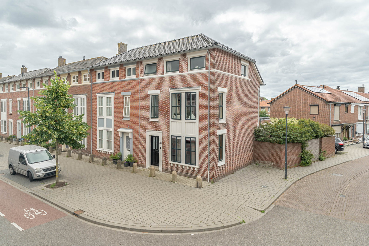 Hoekwoning te koop: Gentiaanstraat 30, Bergen Op Zoom
