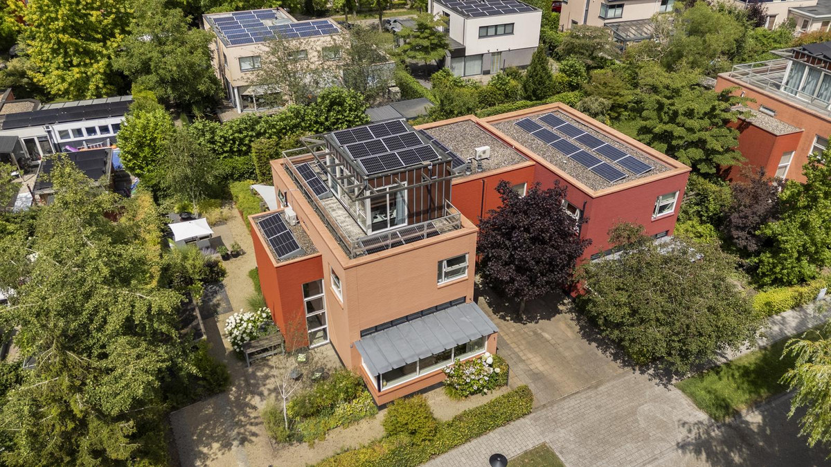 Twee-onder-één-kap te koop: Robijnplantsoen 1, Almere