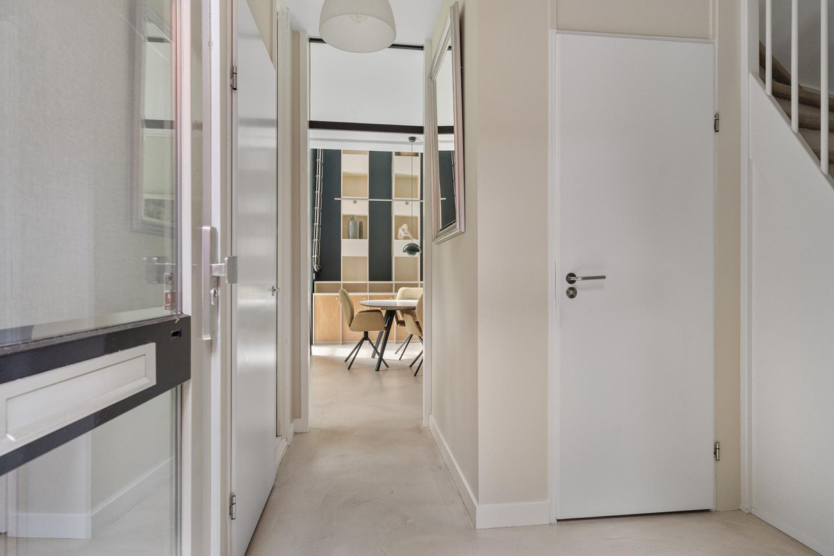 Twee-onder-één-kap te koop: Robijnplantsoen 1, Almere