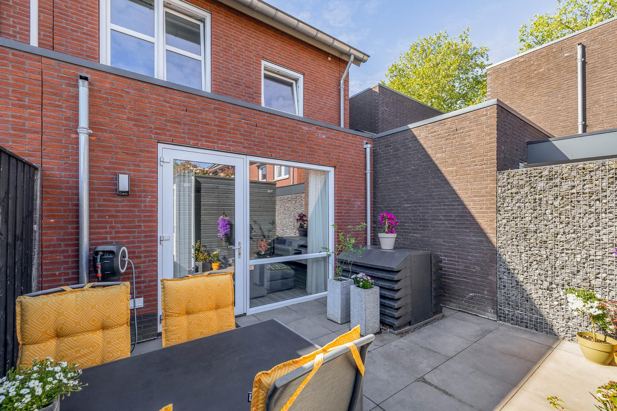 Tussenwoning te koop: Paul Guillaumestraat 44, Tegelen
