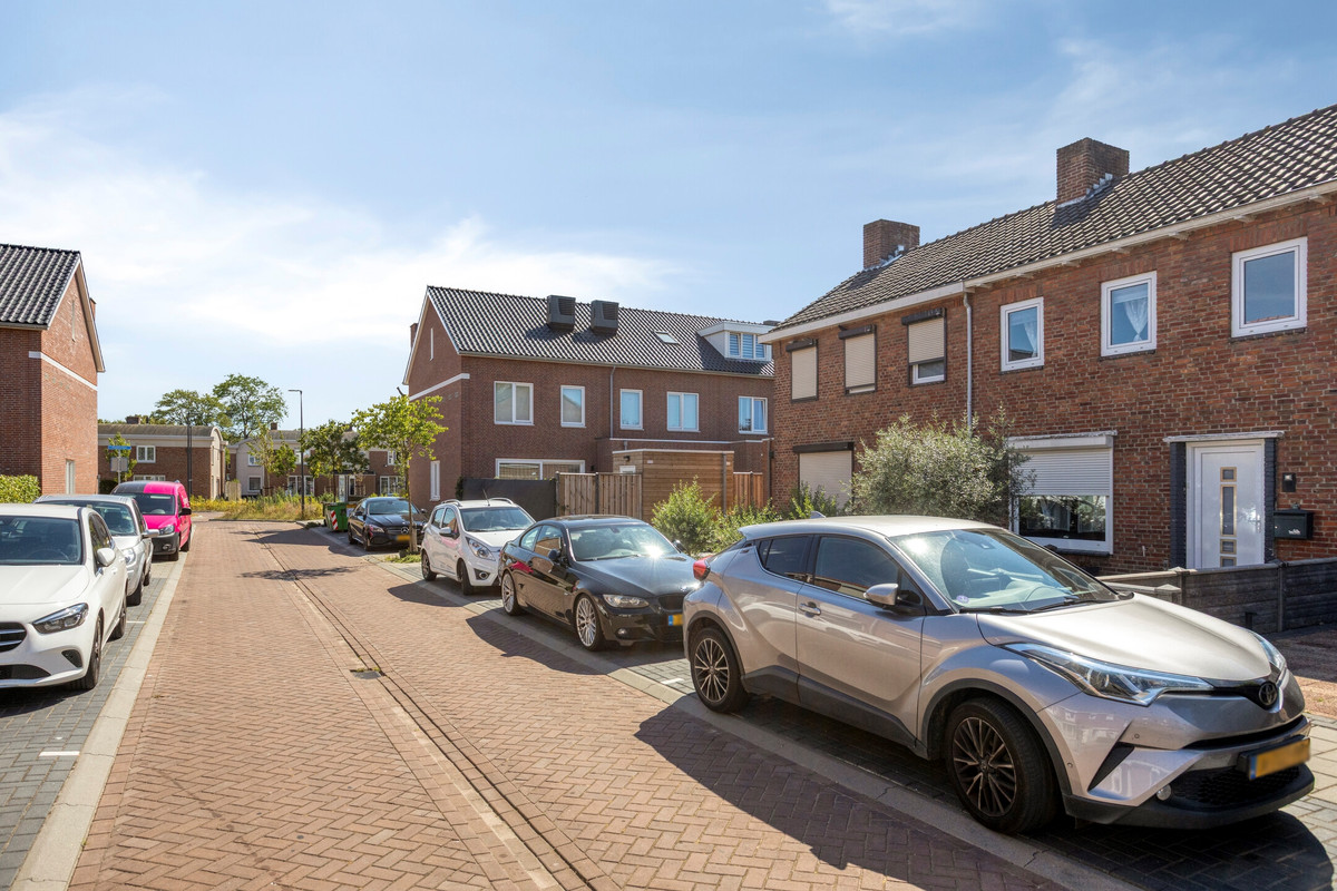 Tussenwoning te koop: Ratelaarstraat 28, Bergen Op Zoom