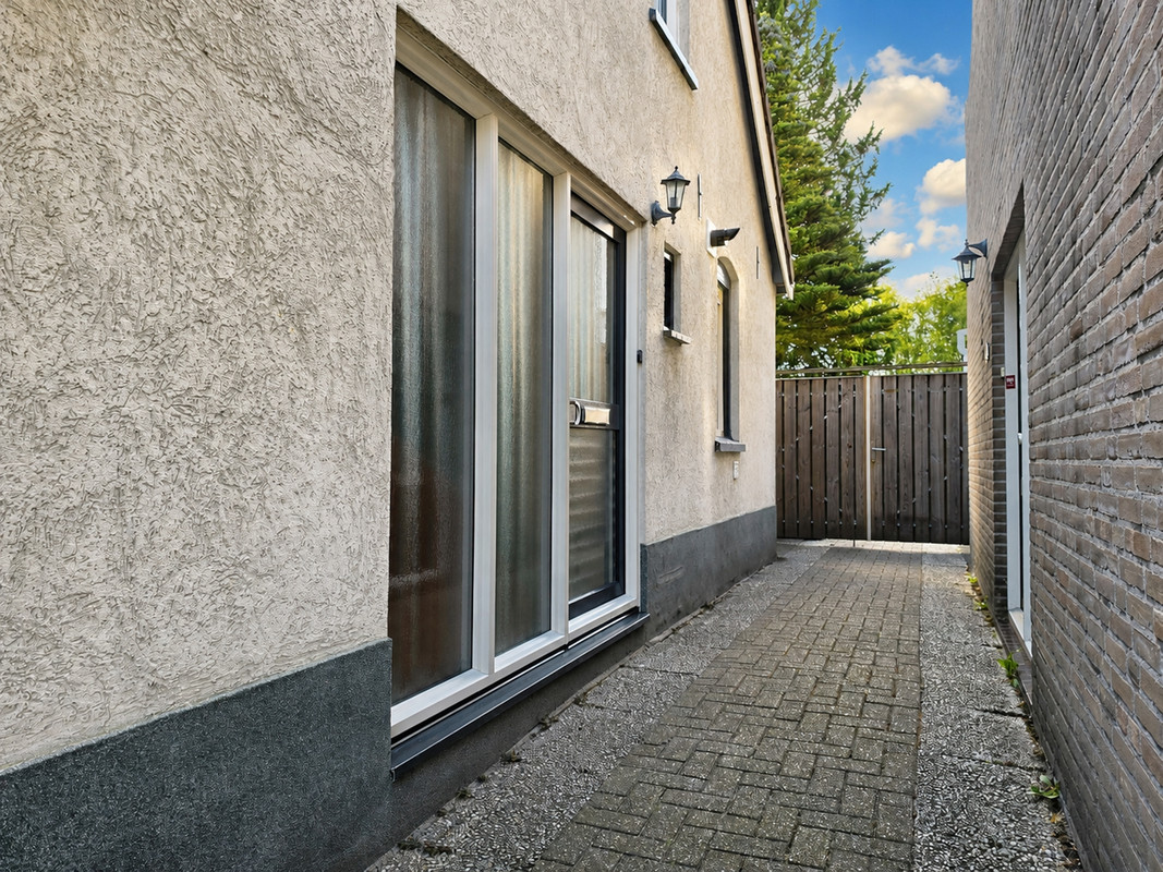 Twee-onder-één-kap te koop: Schipholtstraat 166, Enschede