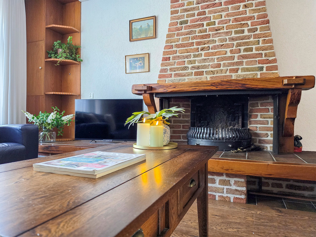 Twee-onder-één-kap te koop: Schipholtstraat 166, Enschede
